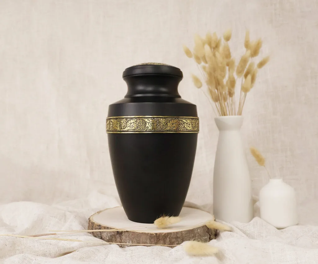 COMPLEXE FUNÉRAIRE LACHANCE urnes bijoux funéraire reliquaire signets funéraires